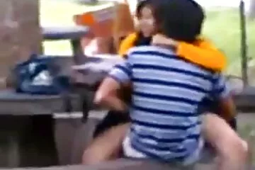 استدرجت زوجة الجنس البالغة من العمر 61 عامًا وزوجها فلام سكسي عربي الديوث صبيًا أسود فقيرًا إلى شقة