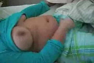 الزوجة سكسي عربي مترجم تلمع بلطف الديك اللطيف بفمها حتى آخر قطرة من الحيوانات المنوية