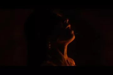 شقراء غبية أعطت نفسها لرجل مقاطع عربي سكسي أسود شرجيا.