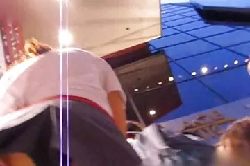 قامت أم سمينة بضرب نكاح صديق صور سكسي بنات عربي ابنها ، وأمسكت به يسرق