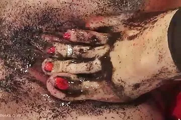 أيقظت فتاة فيدو سكسي عربي قرنية صديقها بالجنس