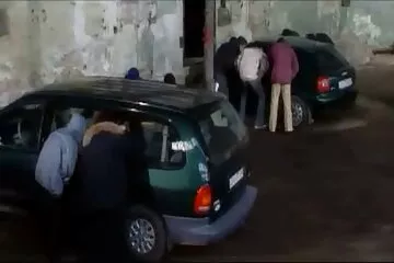 قام رجل يرتدي زي الذئب بتمزيق عشيقته سكسي عربي نار بشدة على شكل غطاء أحمر للركوب ، وتمزيق جواربها الطويلة