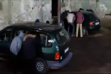 تخلع امرأة سمراء سكسي مترجم بل عربي ثونغها وتدلك بظرها وشفرتها بيدها ، ثم تأخذ ديكًا سميكًا في فمها.