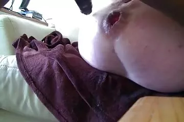 بعد تقاعده مع طالب شاب في سكسي محارم عربي غرفة ، وضع الرجل يده في سراويلها الداخلية وقام بتدليك منطقة جي سبوت