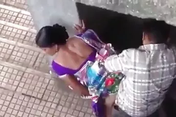 الفتاة ذات الشعر البني ذات العيون الخضراء من روسيا ، تقدم Sweet فيلم عربي سكسي Hale نفسها بفرح إلى صديق سمين.