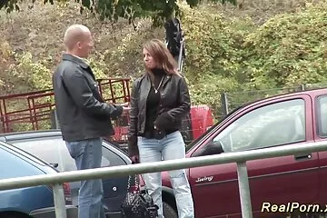 ضخ الرجل في صالة الألعاب الرياضية مزق بشدة فتاة صغيرة ، وسحب سكسي عربي فيديو سروالها الأحمر