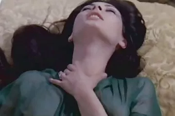 تستخدم امرأة سمراء مؤخرتها المثيرة للغرض المقصود منها وتجلس على سكسي عربي توب جرابها الكبير
