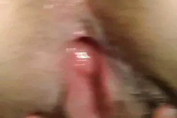 ذهبت الشقراء لزيارة أحد الجيران وأغوته لممارسة الجنس عن طريق وميض سراويل اريد سكسي عربي حمراء.