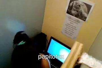 طلق الخياط المفلس رجلاً لممارسة الجنس ، فجاءت إليه لأخذ قياسات لبدلة جديدة. سكس سكسي عربي